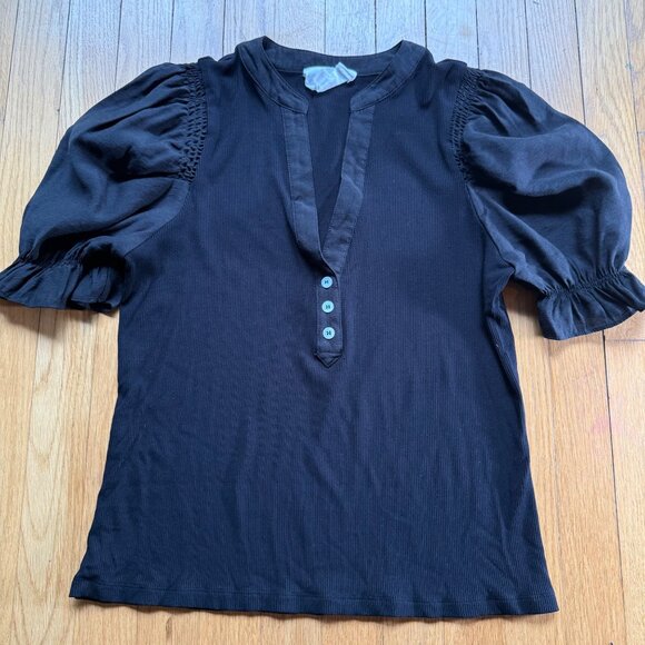 Tuckernuck Pomander Place Size M Black Livia Ribbed Short Puff Sleeve V-Neck Top - Picture 3 of 12